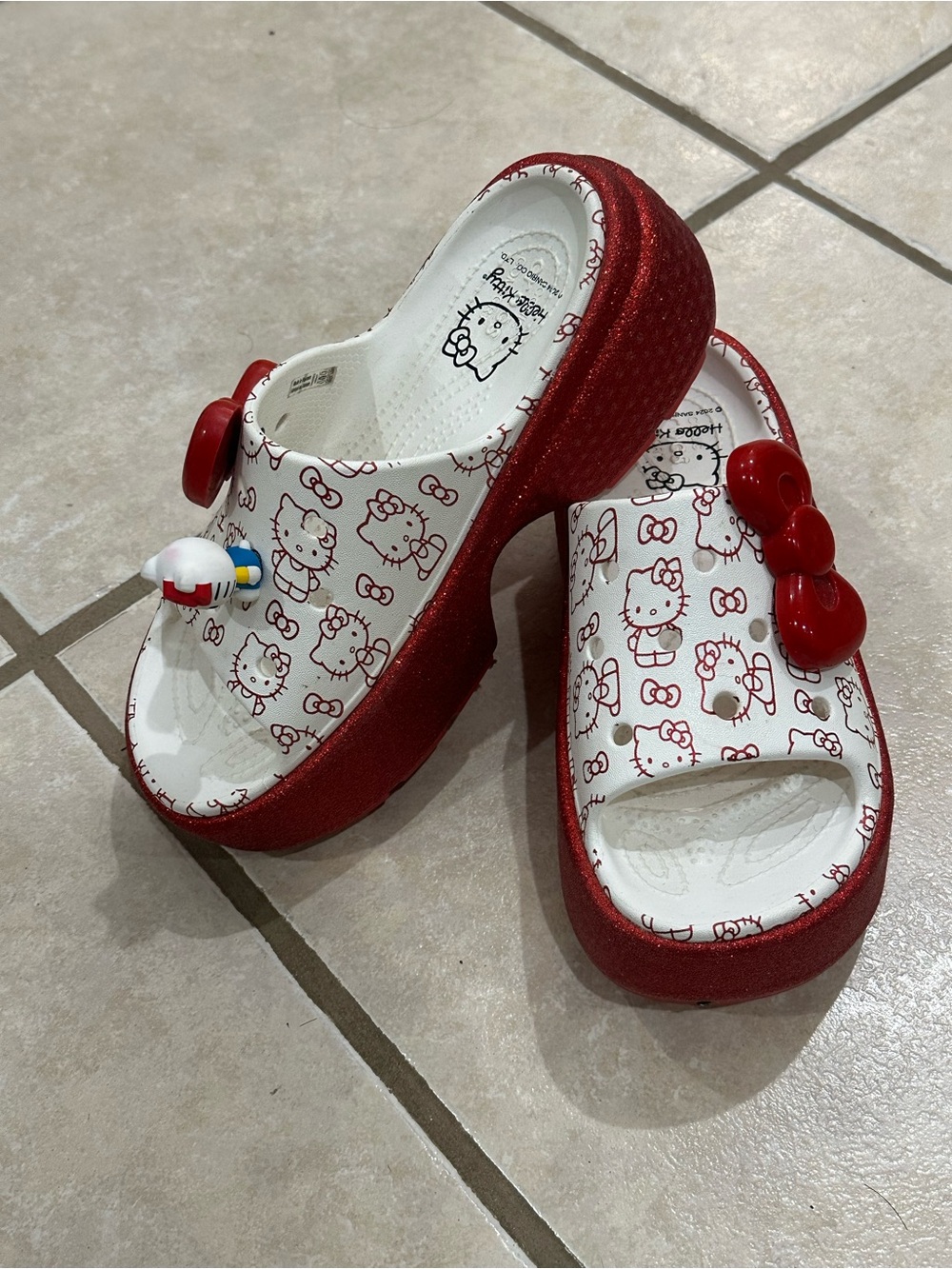 Hello Kitty Red and White Glitter Platform Slide Sandals with Bow Charm - Picture 4 of 5
